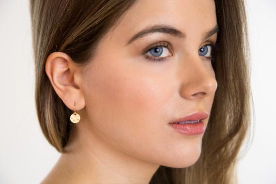 Elevate Beauty and Style of Ear by Wearing Proper Earring