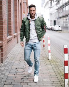 Fashion Choices That Support Comfort During Long Workdays